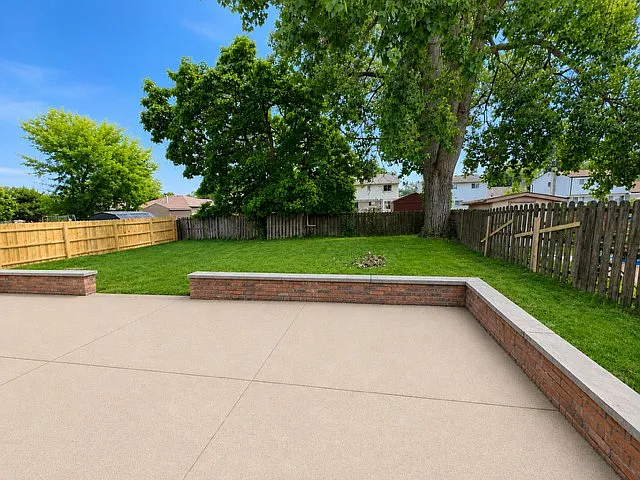 4 bed, 2.5 bath, 2169 sqft, $2,500 — Photo 3