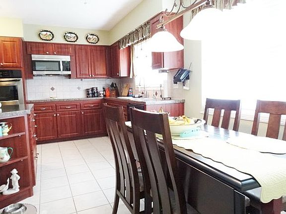 5th image of 10447 Hetrick Cir W