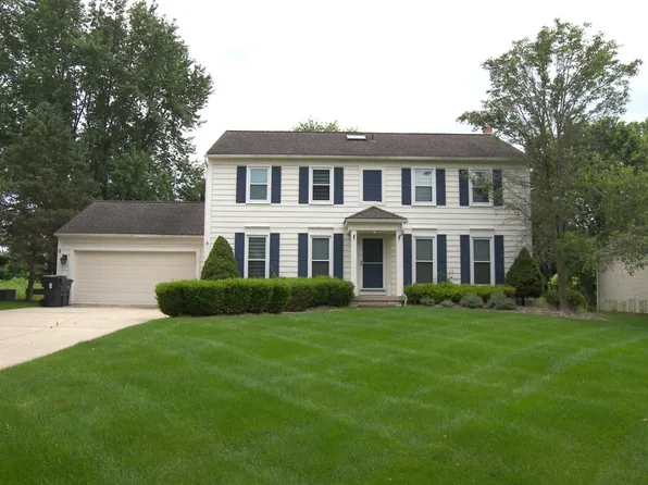 32156 S Roundhead Dr, Solon, OH 44139
