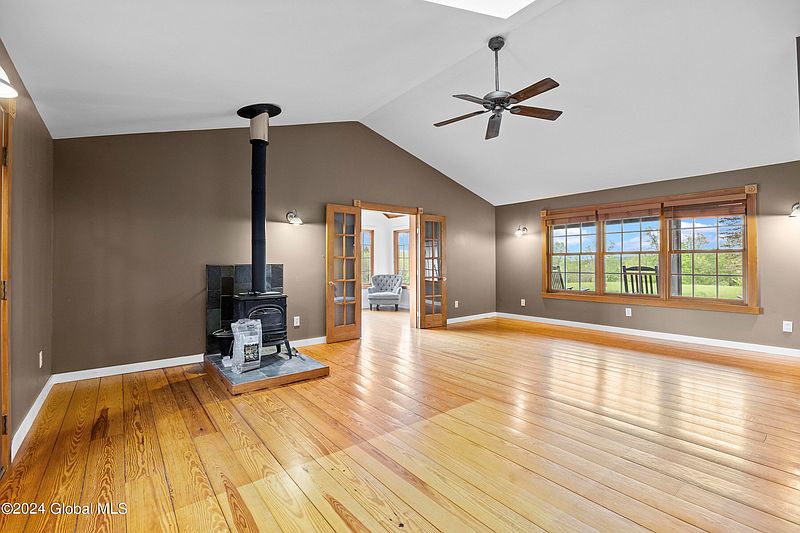 5th image of 1328 King Road