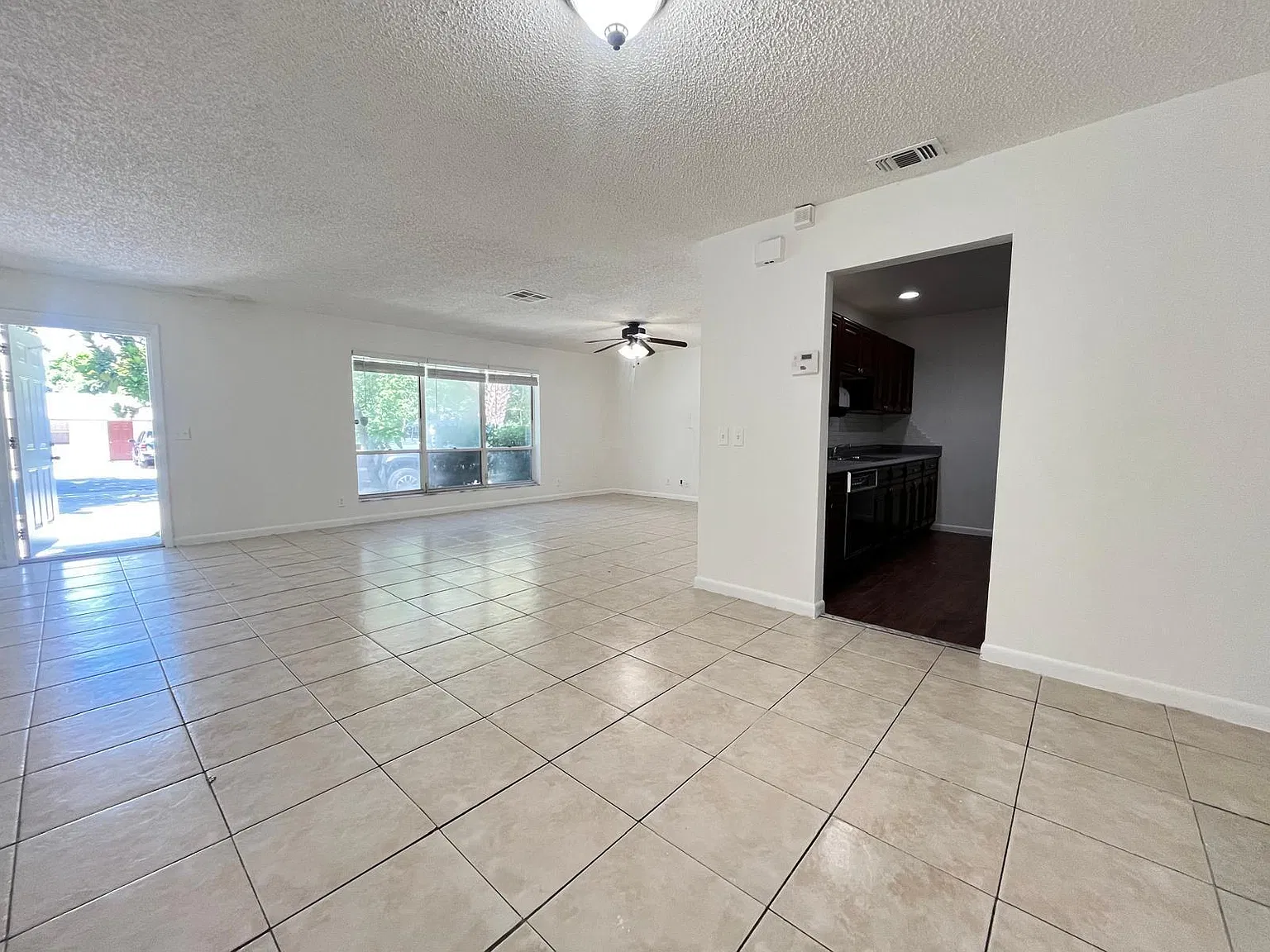 2 bed, 2.0 bath, 900 sqft, $2,000 — Photo 3