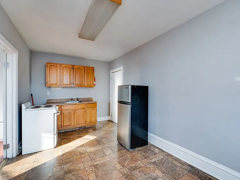 417 W Oley St #5 — Photo 7