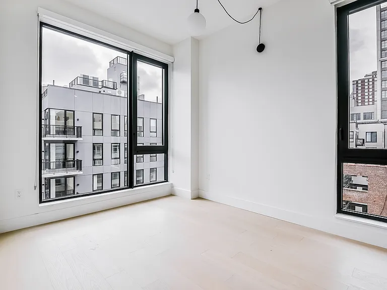 218 Front St #1600 — Photo 7