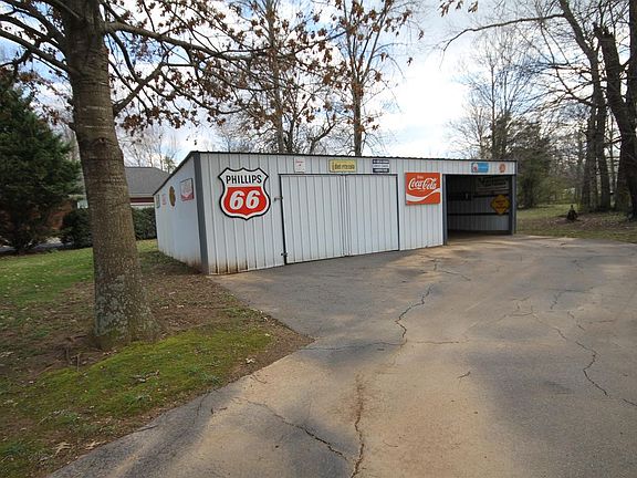 3rd image of 1025 Snead Dr