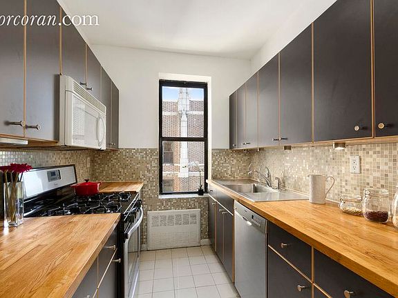 3rd image of 255 Eastern Pkwy APT F2