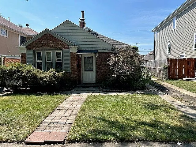 7633 W Balmoral Ave #A2 photo 1