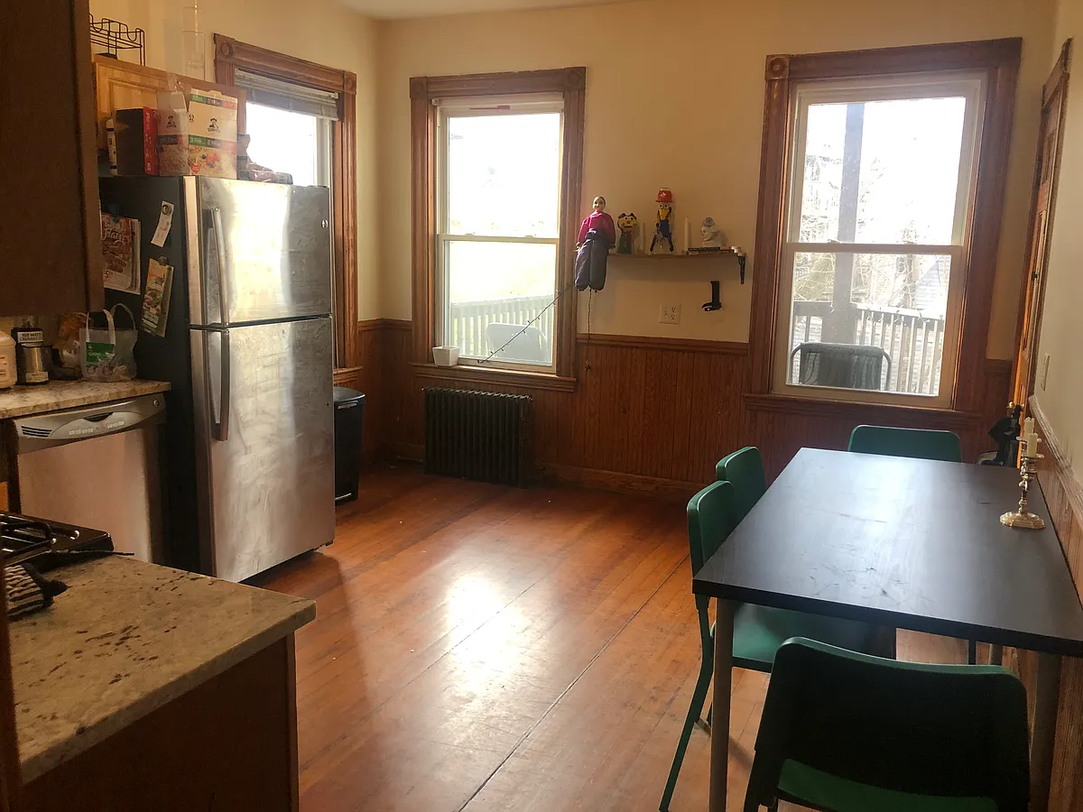 Building Photo - 107 Calumet St #3