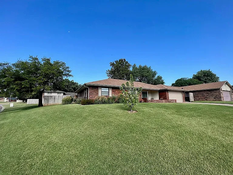 2902 Candlestick Ln — Photo 3
