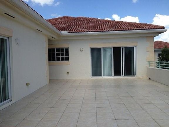3rd image of 504 7th Sq APT 202
