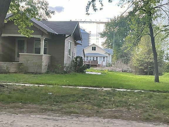 2nd image of 407 2nd St