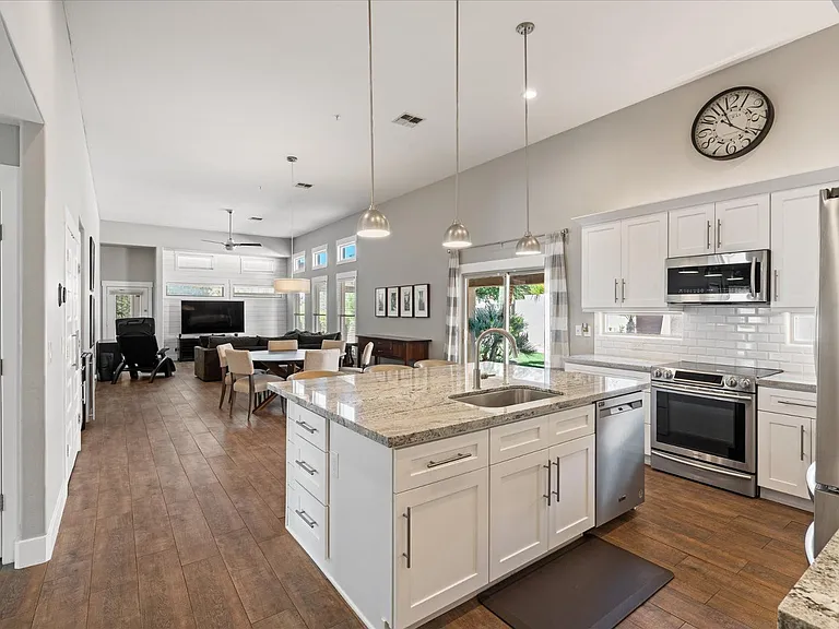 13610 E Laurel Ln — Photo 6