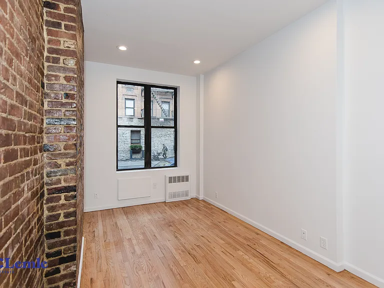 206 E 25th St #1FW — Photo 5