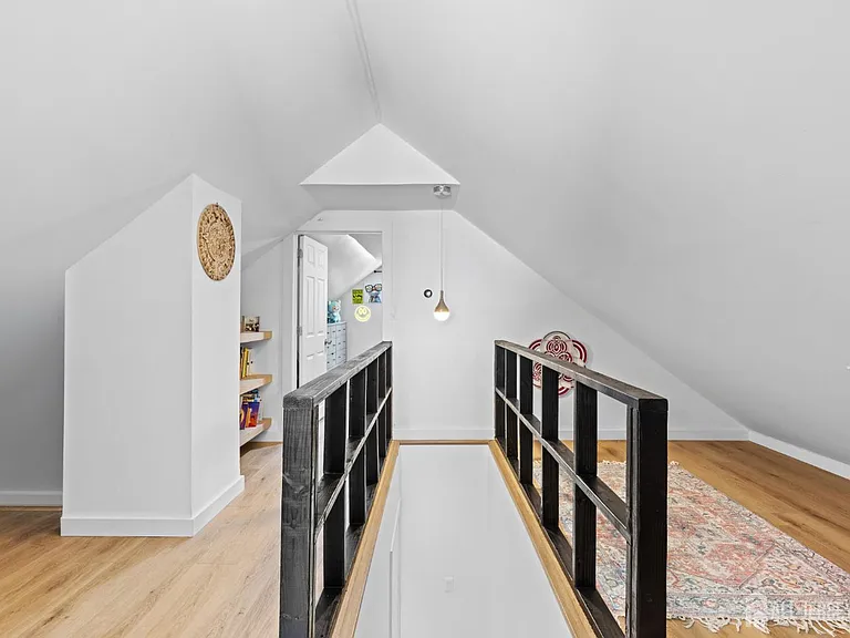 90 Maryknoll Rd — Photo 28