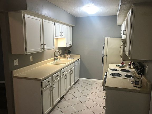 3rd image of 3001 SW Maupin Ln APT 3