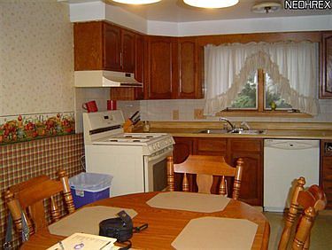 3rd image of 414 Hyde Ave