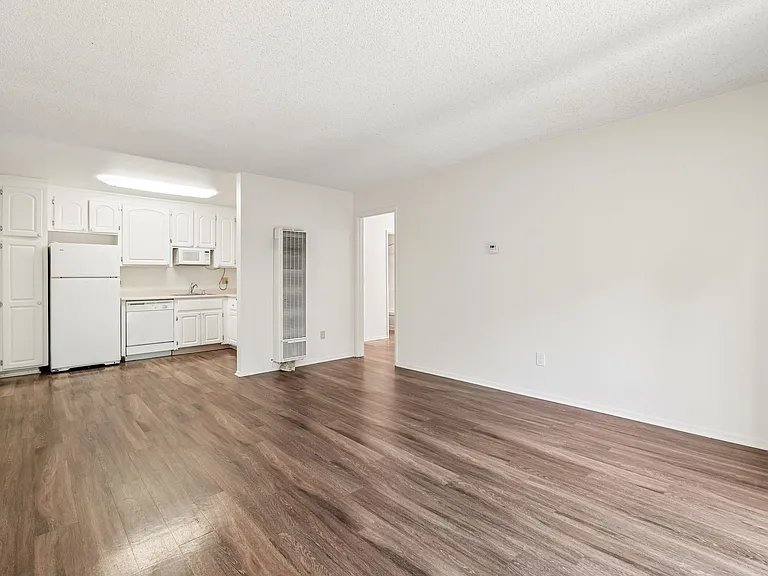 Sherwood and Forest Arms Apartments — Photo 10