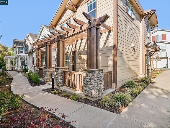 2nd image of 15 Hazel Tree Rdg