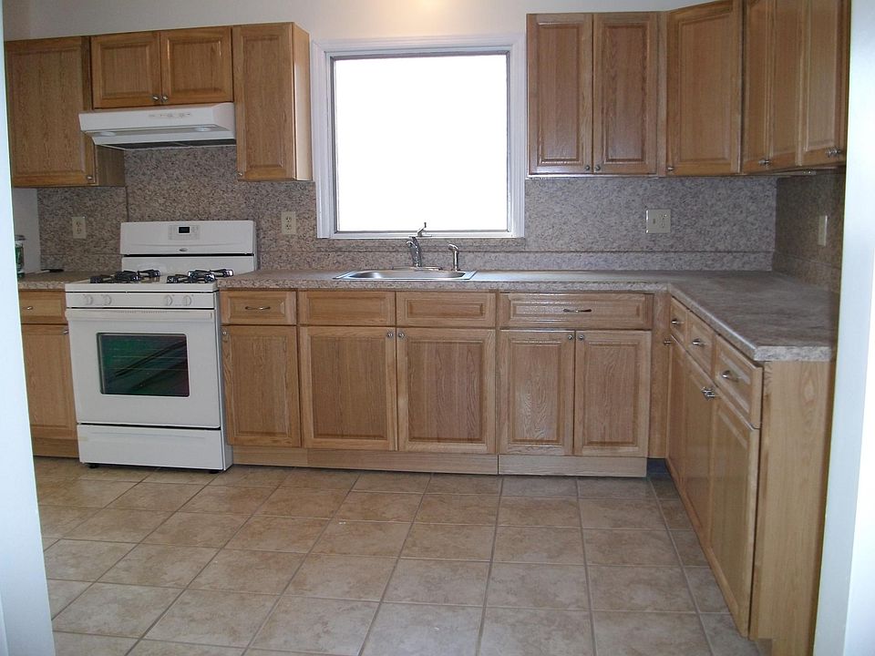 2nd image of 25 Holmes St #1