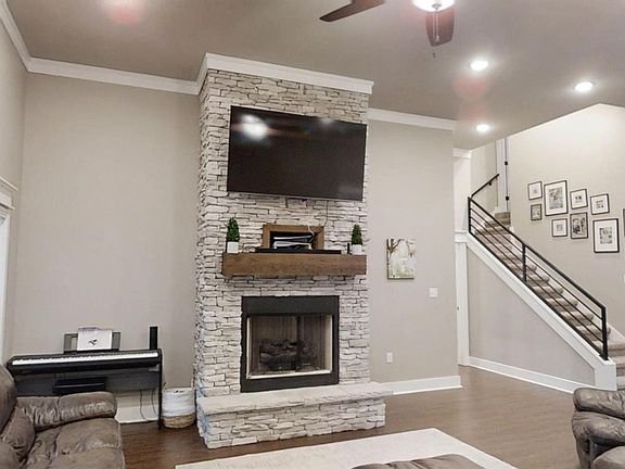 2nd image of 2505 Eden Hills Ln