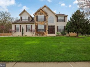 9 Oakshade Rd, Burlington, NJ 08016