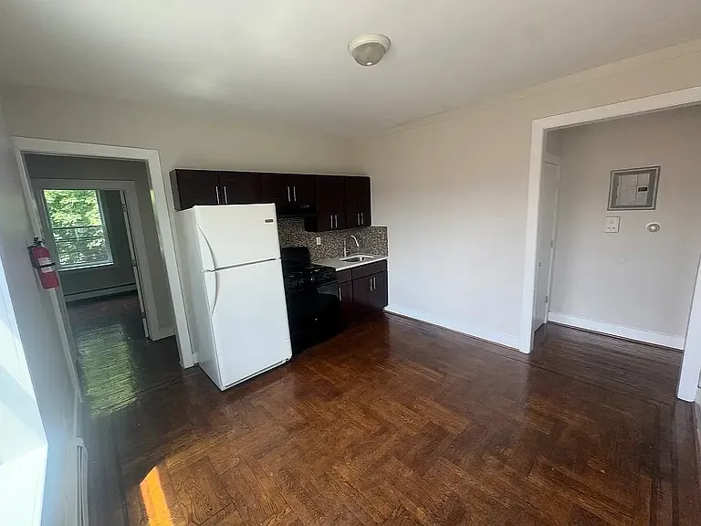 901 Bergen St #2B — Photo 3