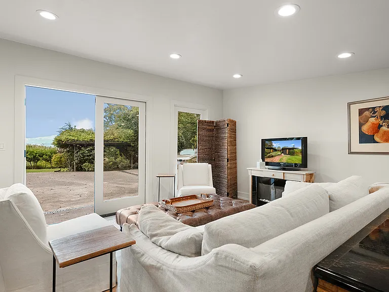 1244 N Fitch Mountain Rd — Photo 20
