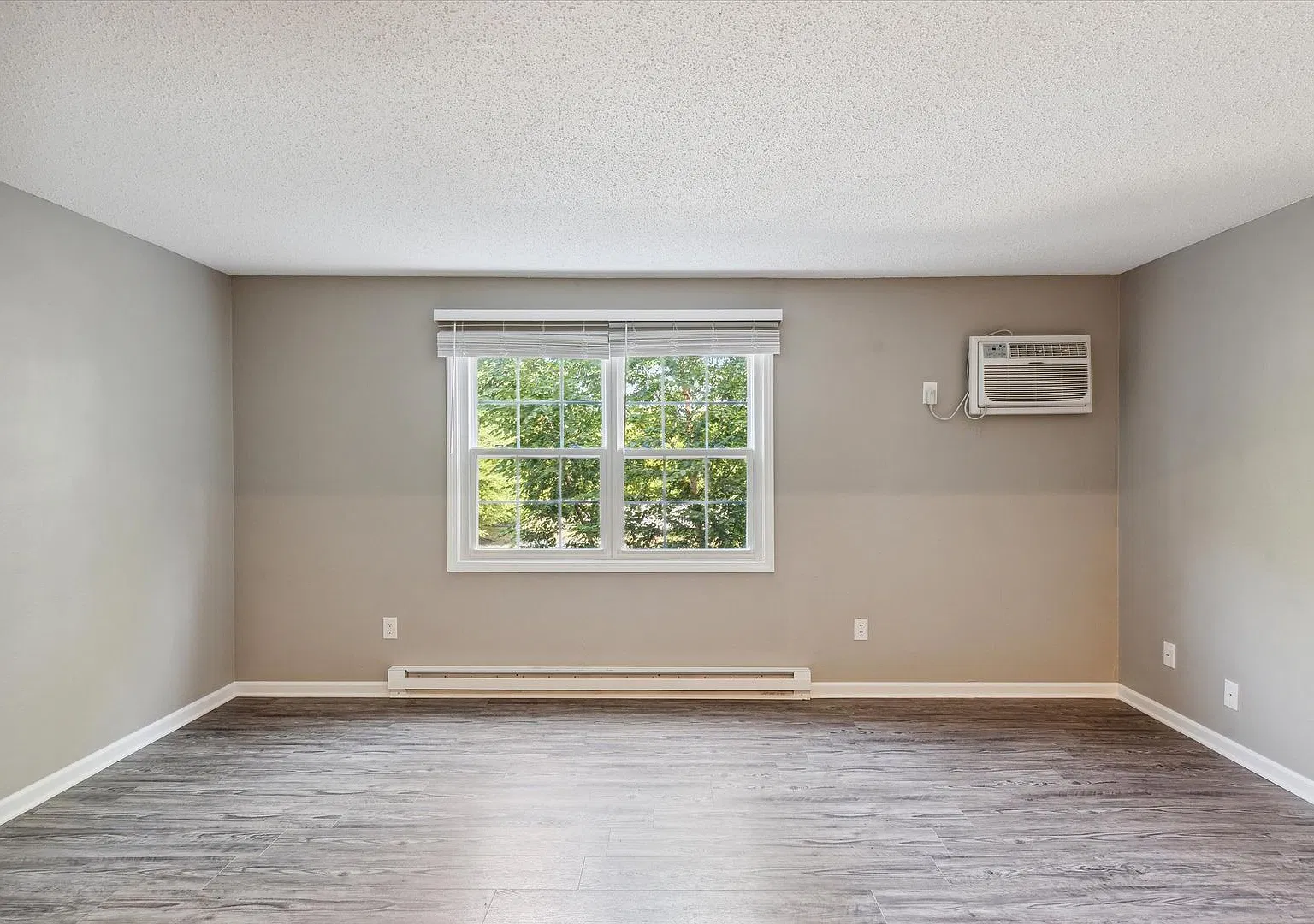 4101 Harvest Ln — Photo 3