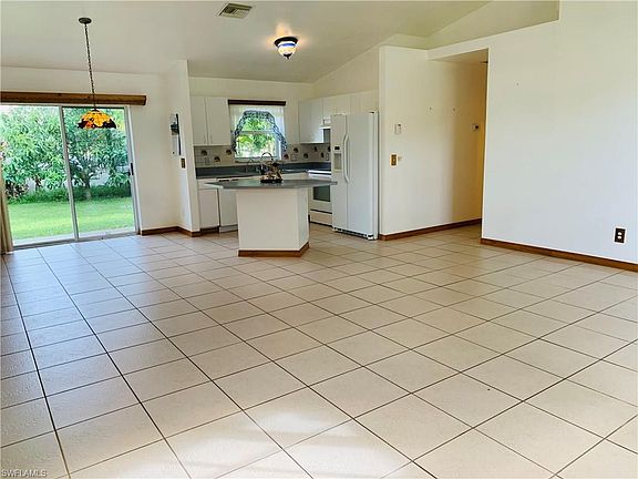5th image of 309 SE 2nd Ter
