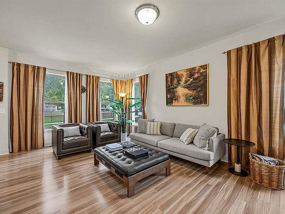 4th image of 1063 Walker Cir