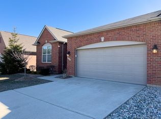 40642 Turnberry Dr, Sterling Heights, MI 48310