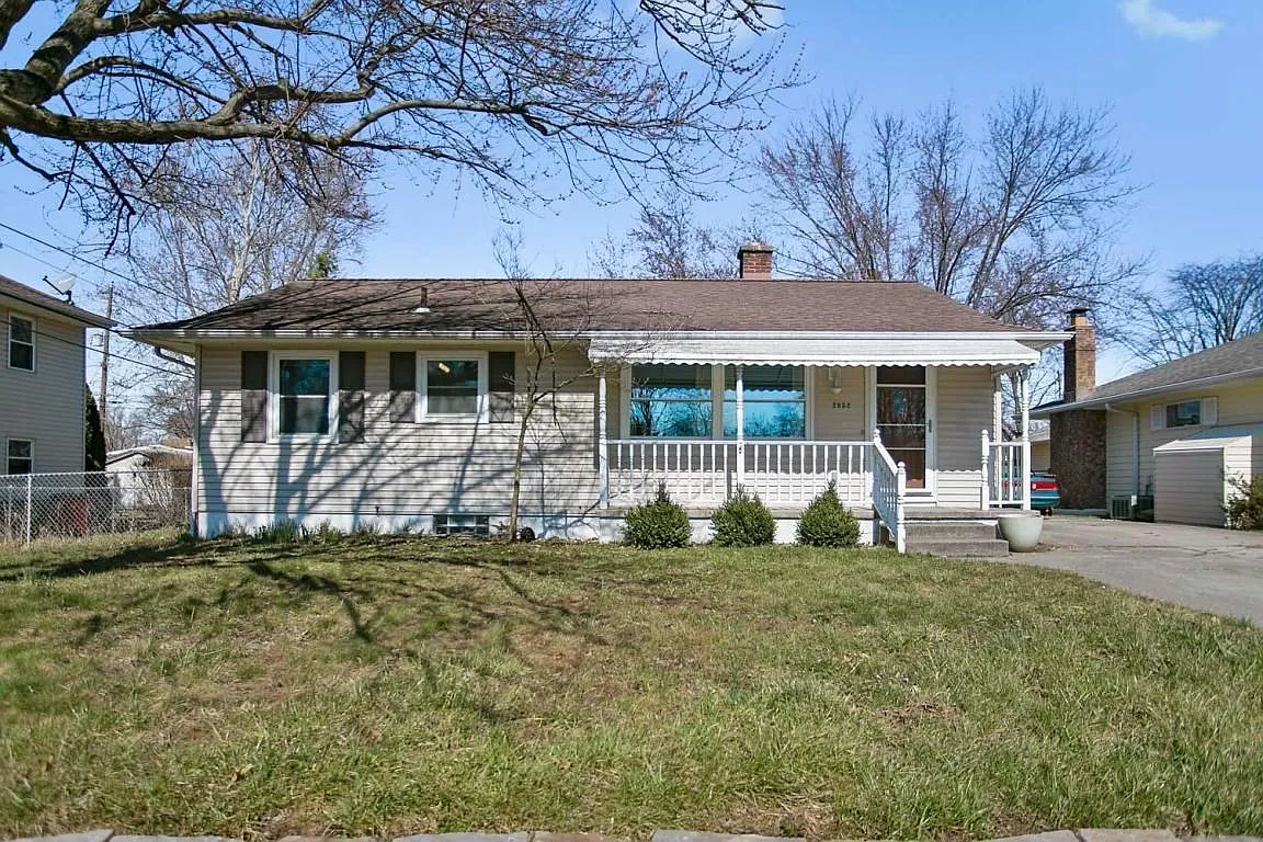 2852 Dennis Ln photo 1