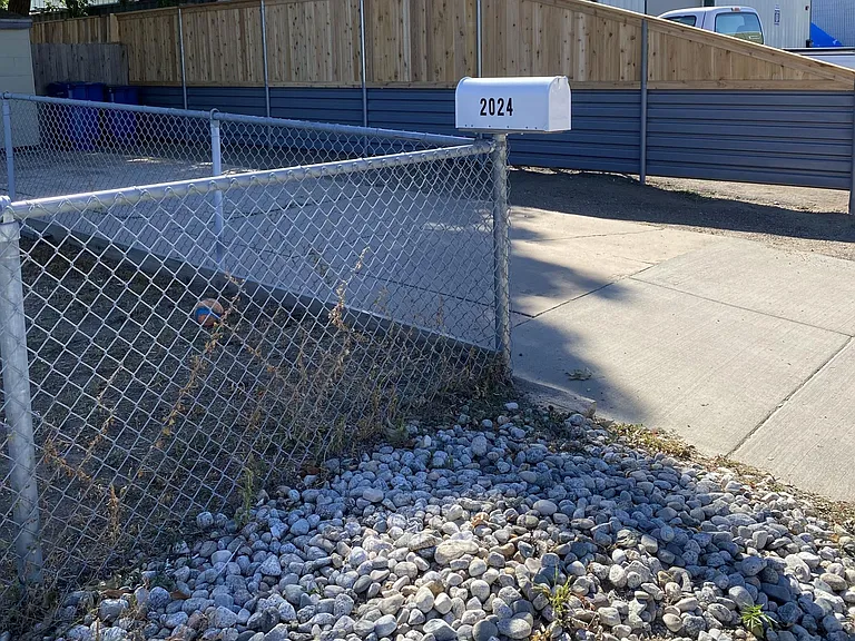2024 W Hamilton Pl — Photo 2