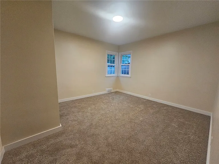 247 W Hickory St — Photo 13