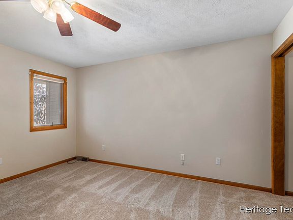 3rd image of 861 Bayou Dr SW