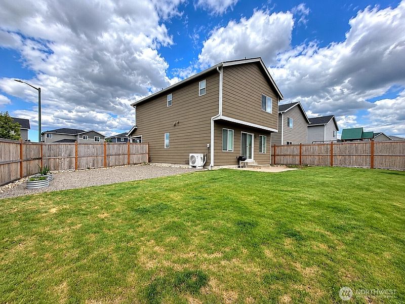 3rd image of 15126 Prescott Loop SE