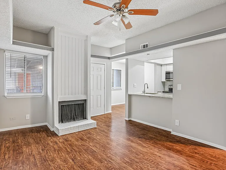 Lamar Place Apartments — Photo 61