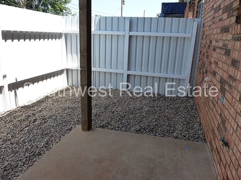 1220 W. Manana Blvd. — Photo 21