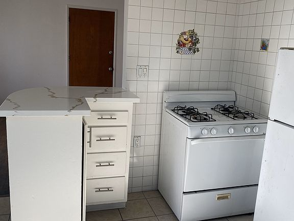 3rd image of 11221 Hatteras St APT 4