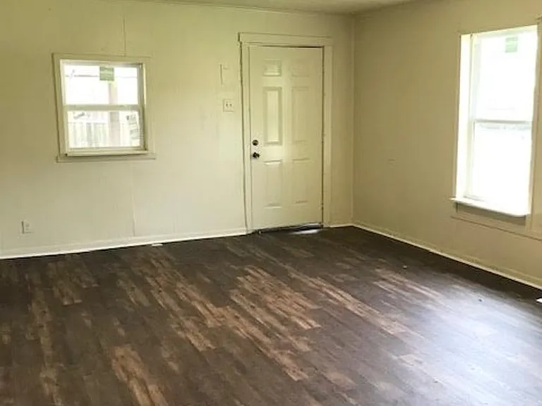 3812 Hiland Dr — Photo 3