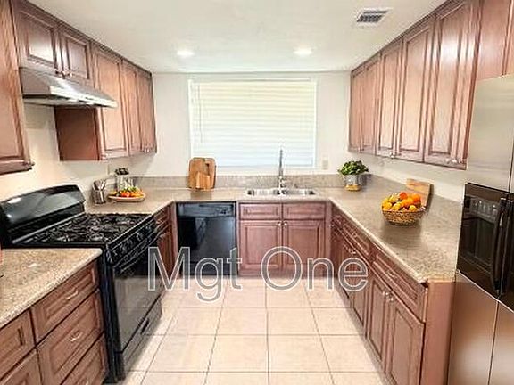 3rd image of 24933 Otis Dr