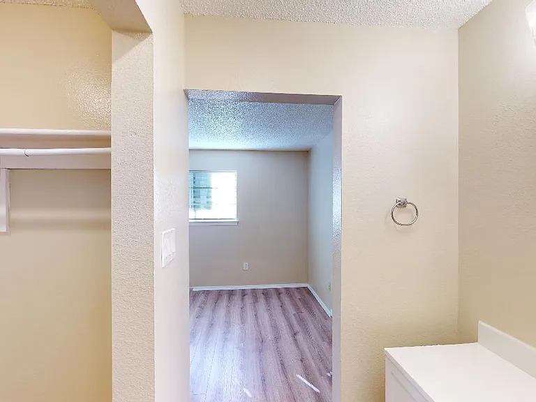 1855 Girard Blvd NE — Photo 52