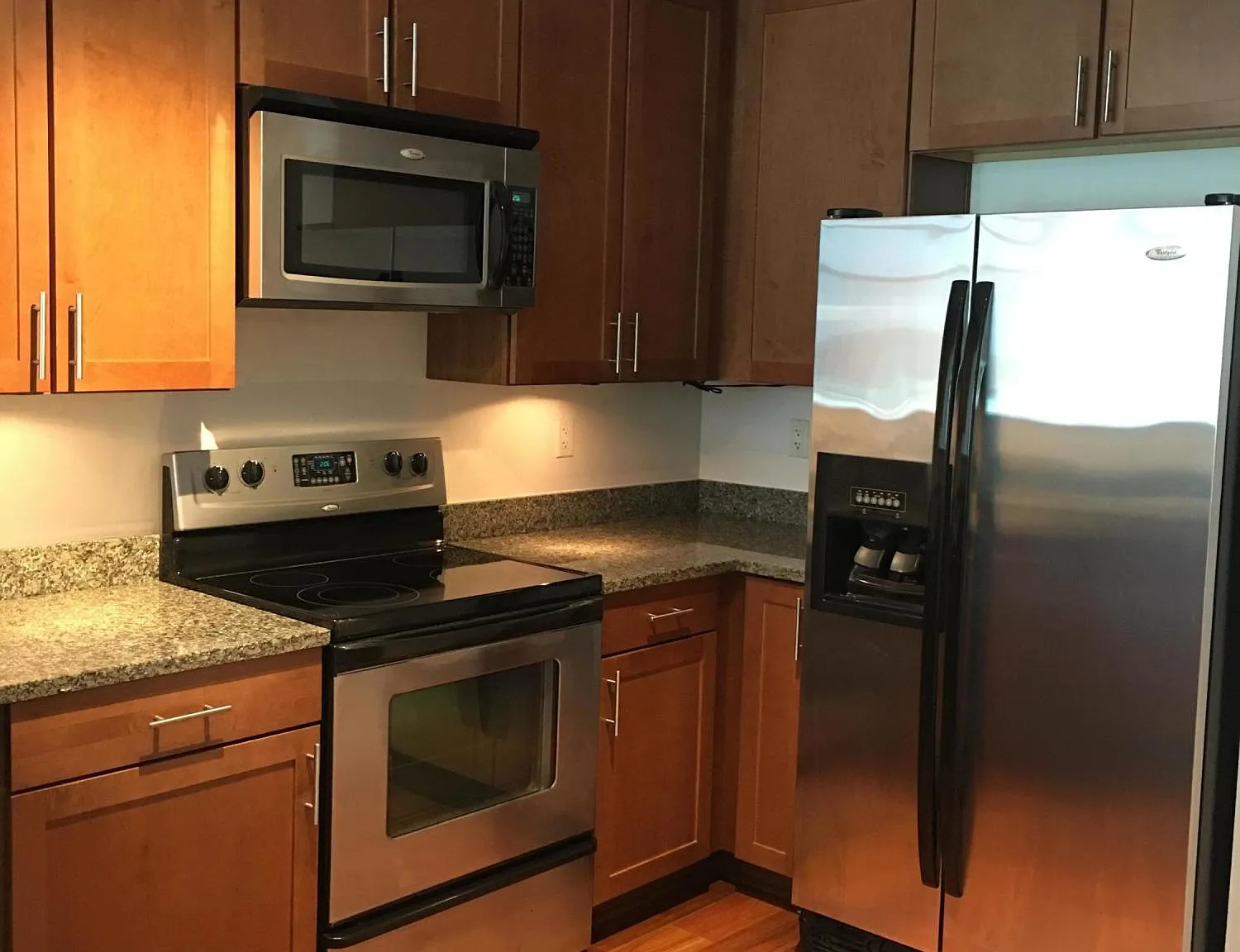 1 bed, 1.5 bath, 996 sqft, $2,095 — Photo 2