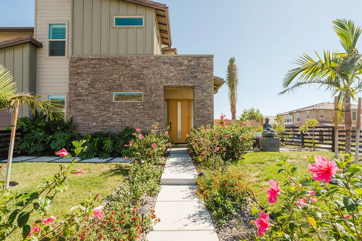 4 bed, 3555 sqft, $12,000 — Photo 3