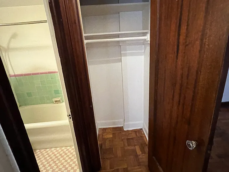 Broadmoor — Photo 35