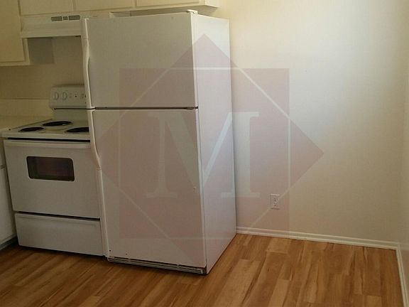 3rd image of 1905 De La Vina St APT 13