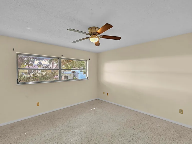 160 NE Bracken Rd — Photo 10
