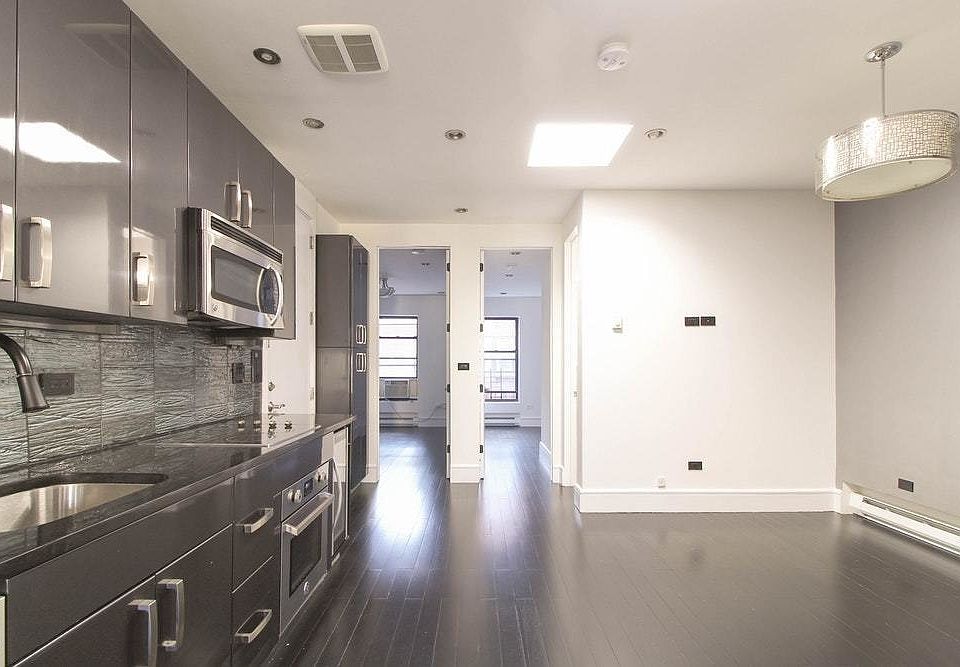 1st image of 164 E 61st St #400