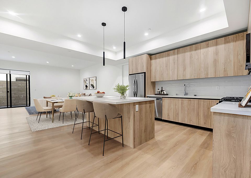 1st image of 848 N Hayworth #101