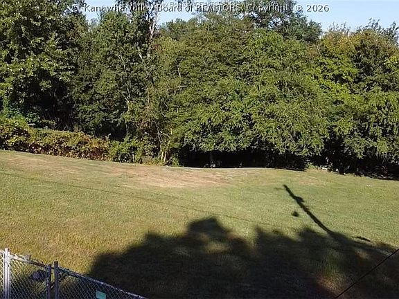 2nd image of 2199 Oakridge Dr