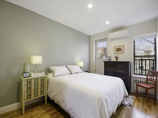 Sold by Sotheby's International Realty | media 13